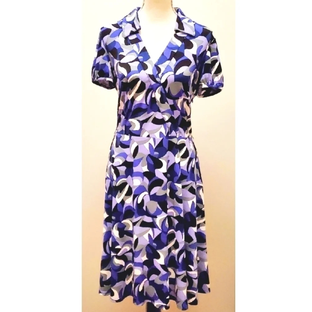 TAHARI V-Neck Dress (Size 8) - Picture 10 of 12